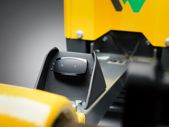 Battery driven reversible Vibratory Plate